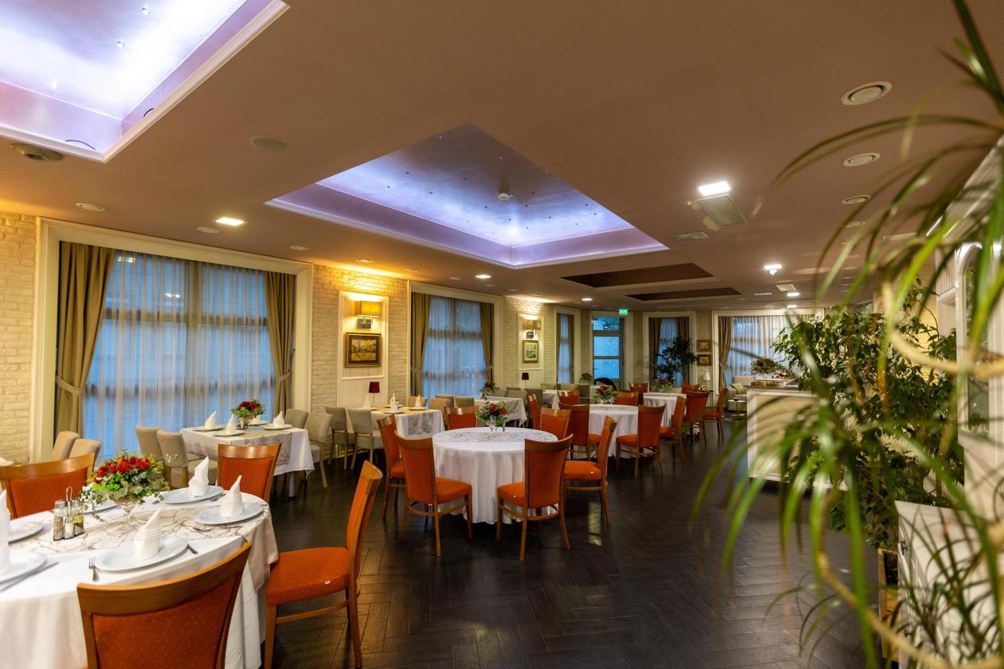 Art Hotel Slavonski Brod Exterior photo