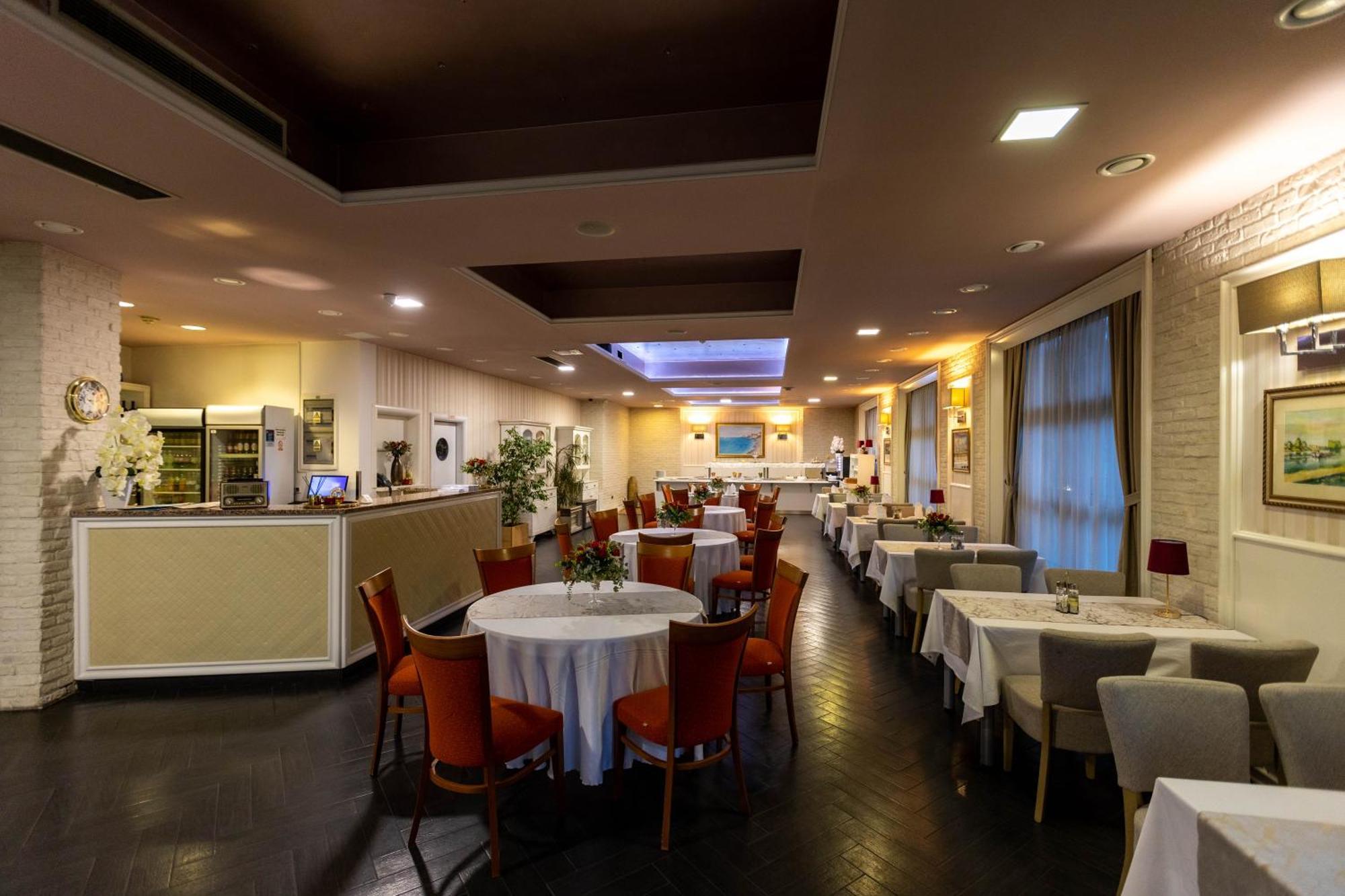 Art Hotel Slavonski Brod Exterior photo
